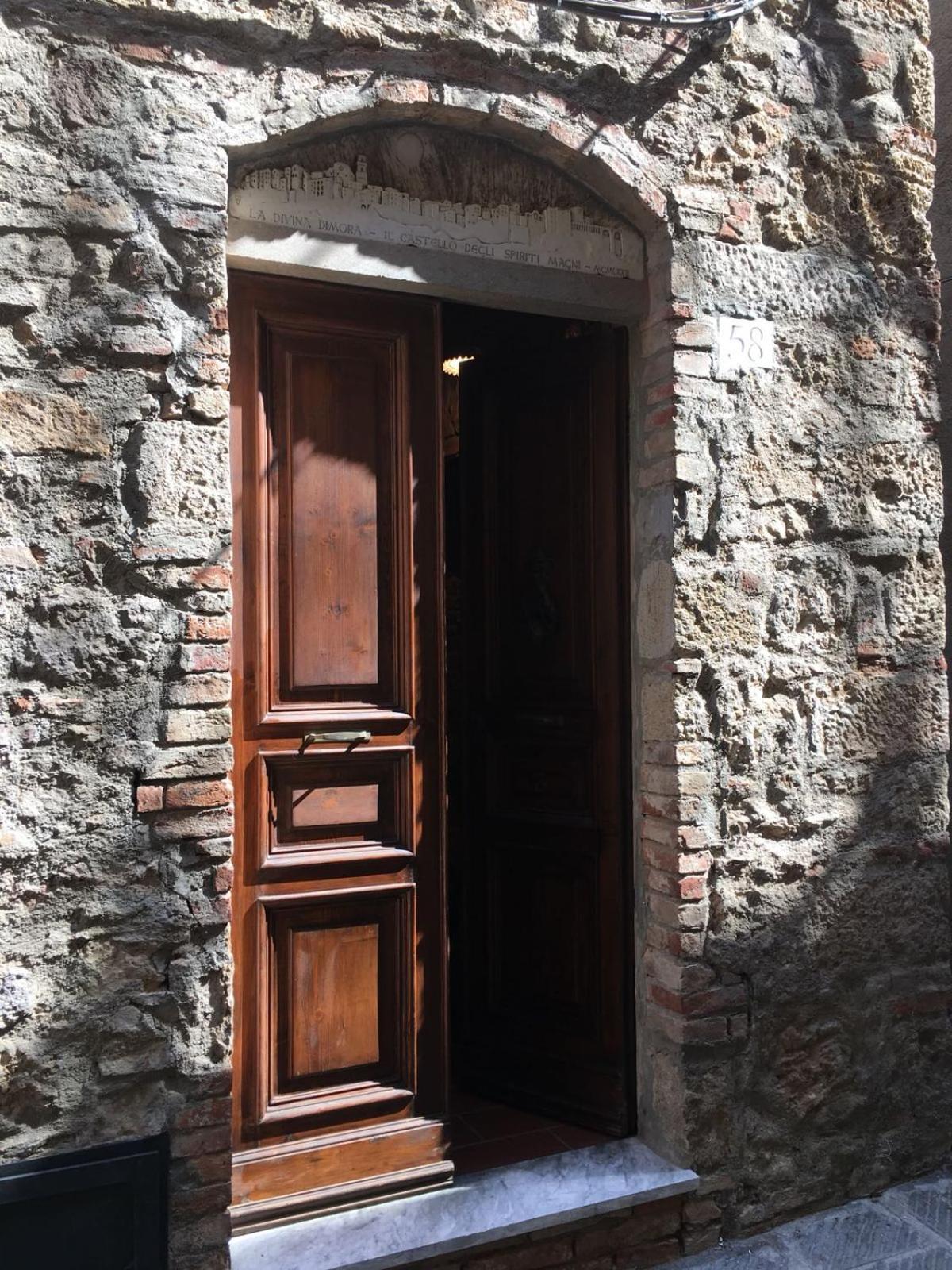 La Divina Dimora Il Castello Degli Spiriti Magni Apartment Montepescali ภายนอก รูปภาพ